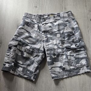 Lee Extreme Motion Men's 30W Gray Graphite Camouflage Cargo Shorts 8 pockets
